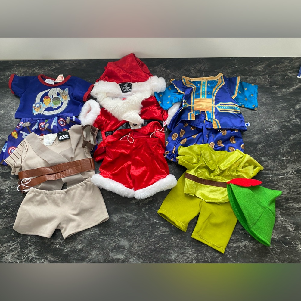 ❤️3/40 Build a bear Disney kit for bears